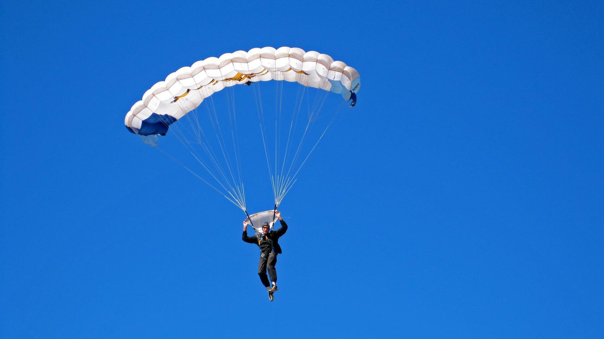 赛场公关危机处理得当，俱乐部形象维护到位